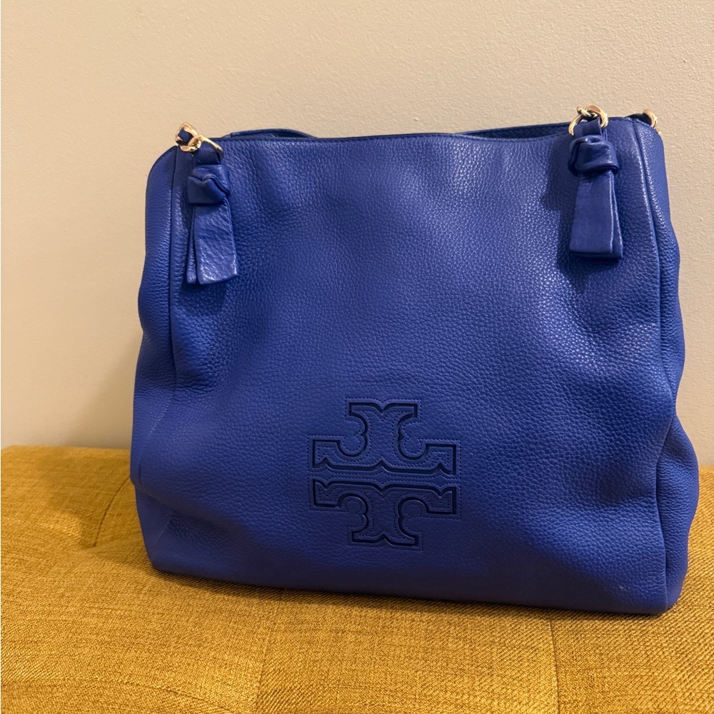 Tory Burch Harper Knotted Blue Shoulder Bag with Textured Leather